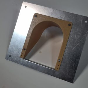 Placa zincata cu o intrare plastica