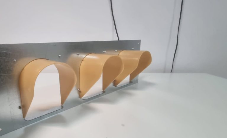 Placa zincata cu 3 intrari din plastic