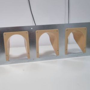 Placa zincata cu 4 intrari din plastic