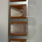 Placa zincata cu 4 intrari si usita din plastic