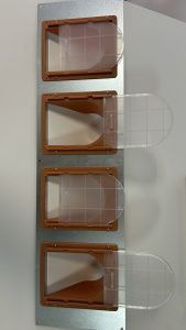 Placa zincata cu 4 intrari si usita din plastic